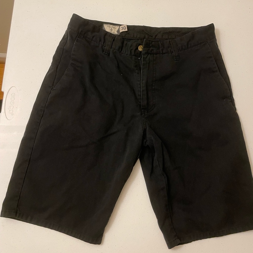 Volcom Size 30 black shorts SKU 208